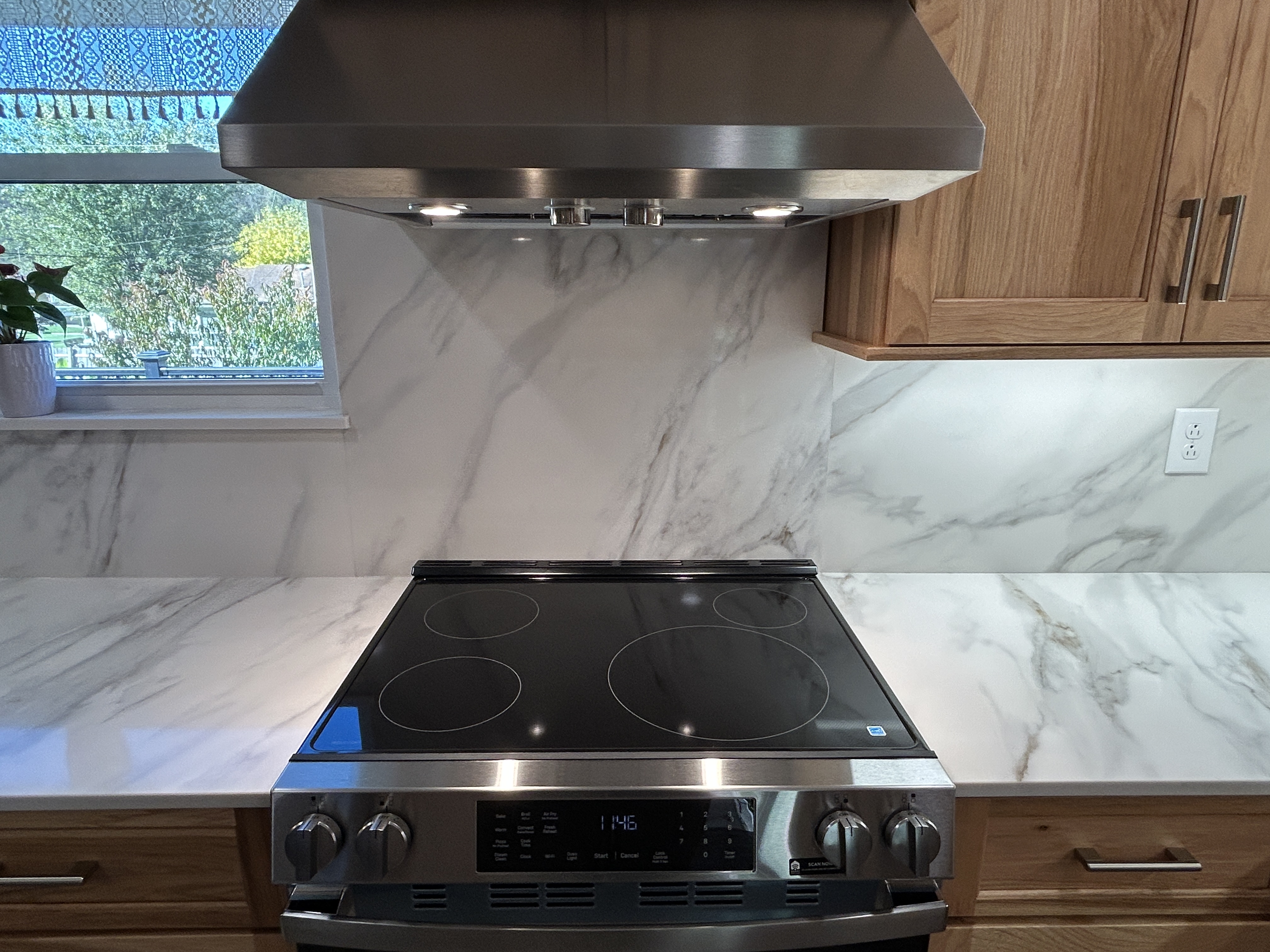 Modern kitchen backsplash