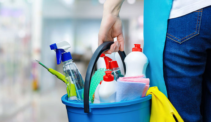 Cleaning equipments in bucket