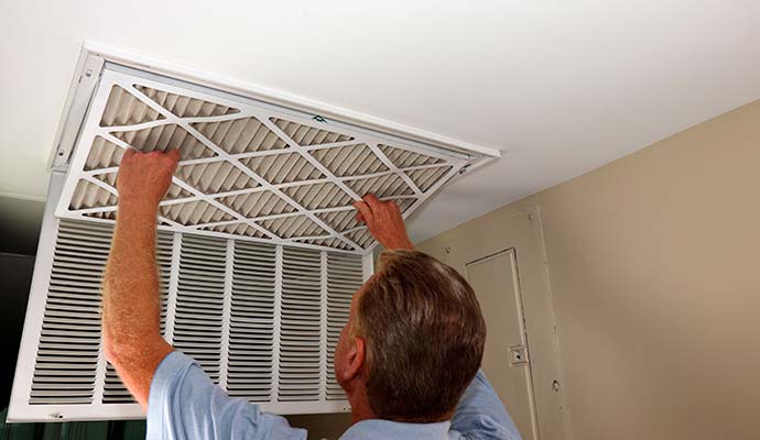Expert cleaning air duct
